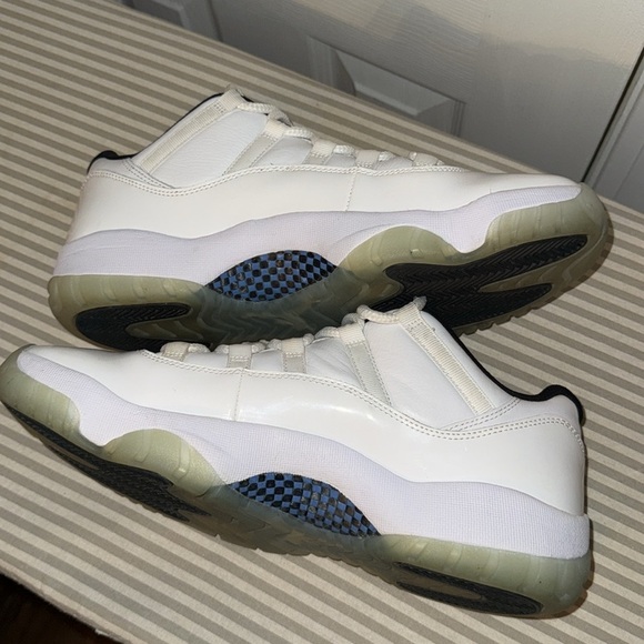 Jordan Retro 11 Low GS White Size 11 1/2 - Picture 5 of 8